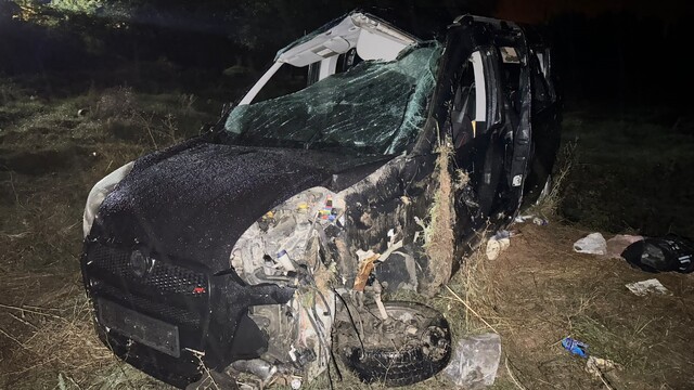 Kırıkkale'de hafif ticari araç takla attı: 1 ölü, 4 yaralı