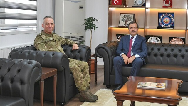 Rektör Bentli'den 2. Ordu Komutanı Yaralı'ya tebrik ziyareti