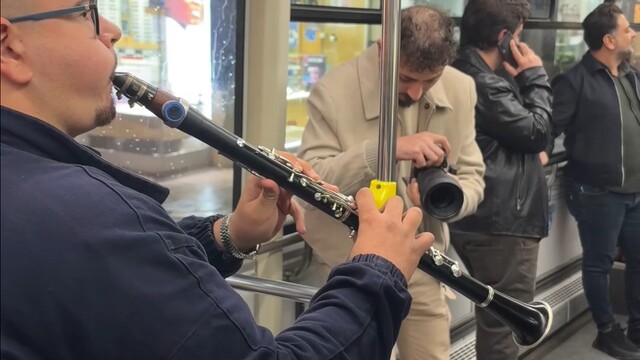 Elazığ'da belediye otobüsü türkü meclisine dönüştü