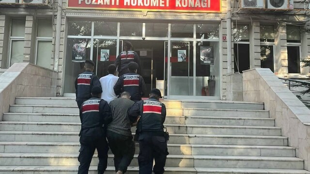 Pozantı'da yaşlıları dolandırdıkları öne sürülen 2 şüpheli yakalandı
