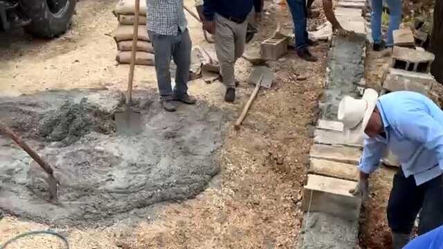 Gaziantep'te mahalle sakinleri mezarlığın bakım ve onarımını imece usulüyle yaptı