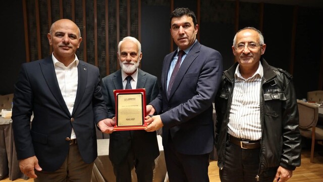 76 yaşında 10 kilometreyi 57 dakikada koşup şampiyon oldu