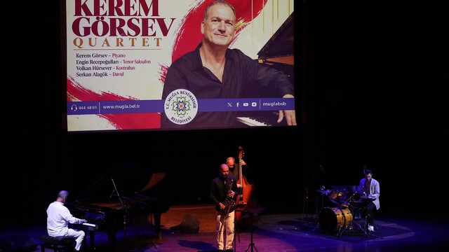Piyanist ve besteci Kerem Görsev Muğla'da  müzikseverlerle buluştu