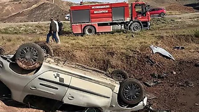Siirt'te otomobil takla attı, aynı aileden 5 yaralı