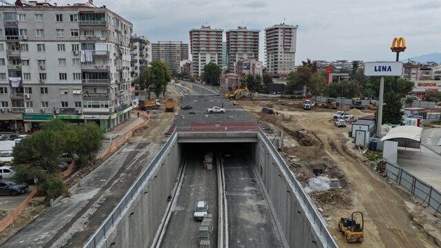 Aydın Yeni Dörtyol Köprülü Kavşağı'nda çalışmalar sürüyor
Başkan Çerçioğlu: "Kentimizin ulaşım konforunu rahatlatacak dev projemiz hız kesmeden devam ediyor"