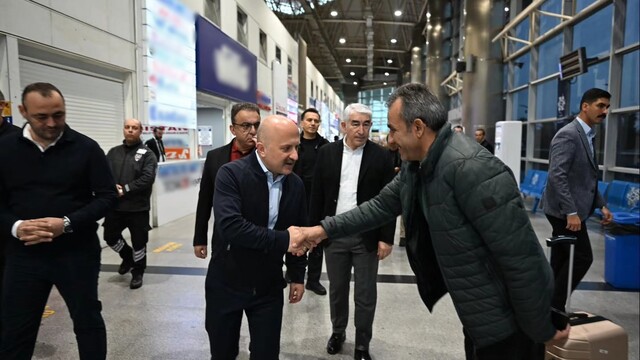 Aydın Valisi Varol, otobüs terminalinde yolcularla buluştu