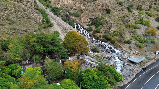 Van'da Kanispi Şelalesi sonbahar yağışlarıyla yeniden akmaya başladı