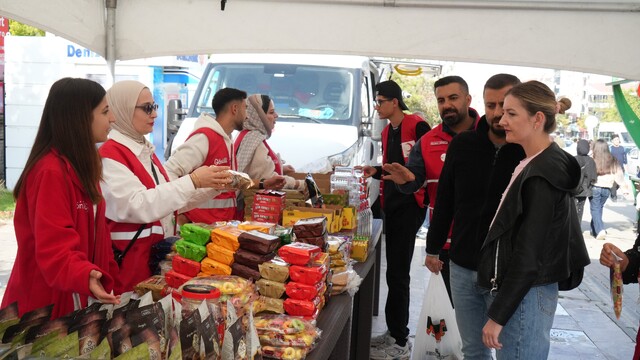 Muş'ta Türk Kızılay'dan iyilik çarşısı