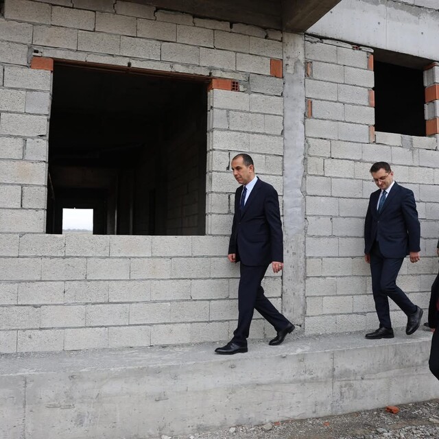 Vali Taşolar Aralık'taki inşaatları inceledi