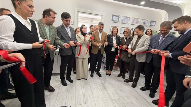 Erzurum protokolü Doç. Dr. Sertaç Zengil'in muayenehane açılışında buluştu