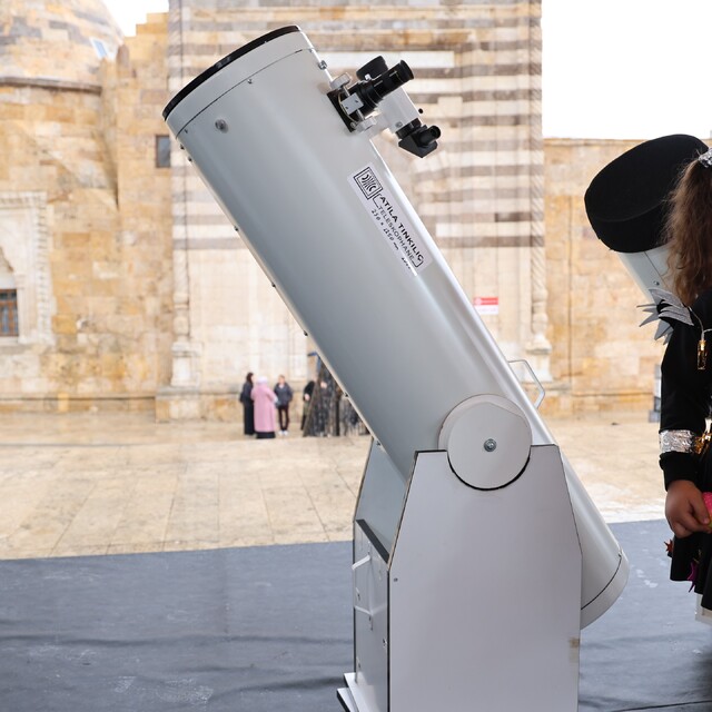 Kırşehir'de Cacabey Medresesi önünde bilim ve astronomi buluşması