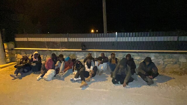 İzmir'de 16 düzensiz göçmen yakalandı