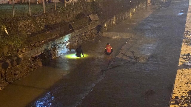 Zonguldak'ta eve silahla ateş açan belediye çalışanı tutuklandı