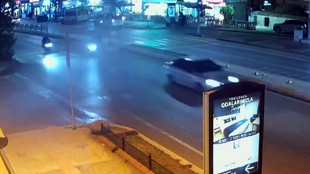 İki motosikletin çarpıştığı kazada 1 yaralı; o anlar kamerada