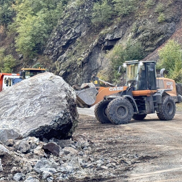 Artvin'de heyelan nedeniyle kapanan yol ulaşıma açıldı