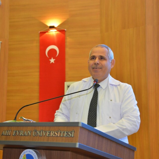 KAEÜ Tıp Fakültesini kazanan yeni öğrenciler beyaz önlük giydi