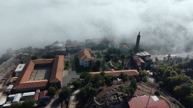 Diyarbakır'da sis etkili oldu; tarihi mekanlar dronla görüntülendi