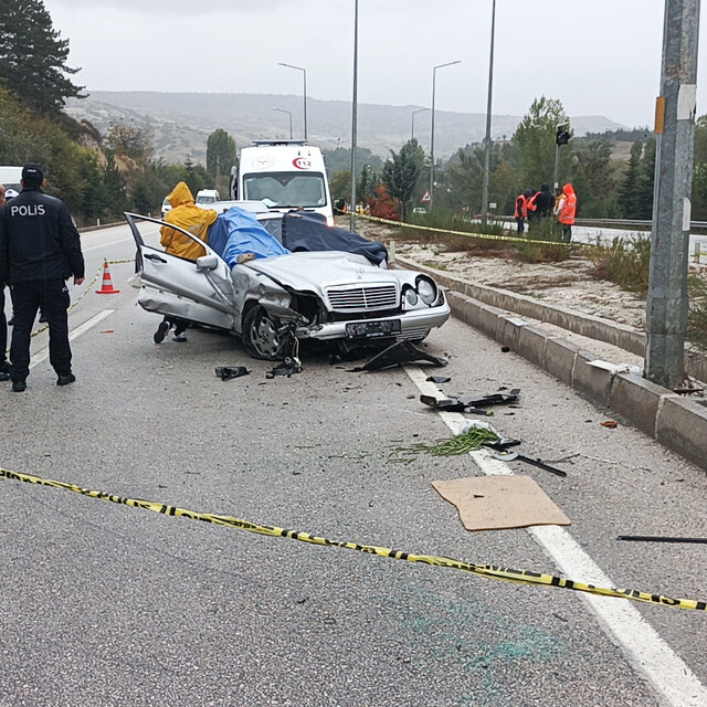 Düğün yolunda kaza: 1 ölü, 4 yaralı