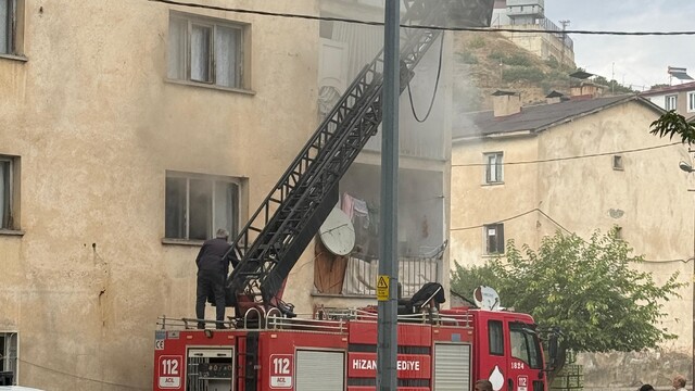 Hizan'da ev yangını büyümeden söndürüldü