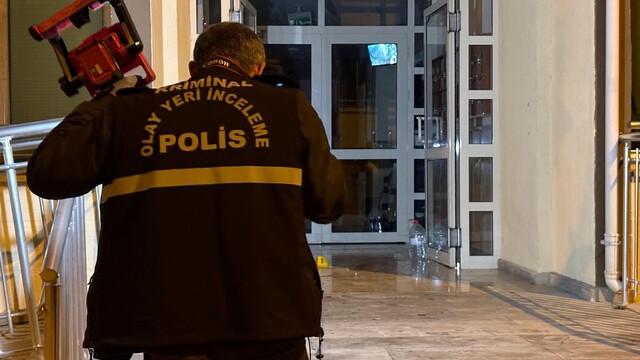 Kayseri'de binanın girişinde çıkan bıçaklı kavgada 2 kişi yaralandı