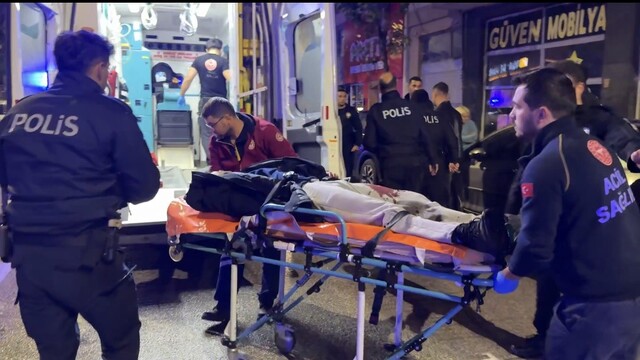 Bir kişinin vurularak öldüğü olayın şüphelisi "Hak edene hak ettiğini vereceksin" dedi
Genç adamın hayatını kaybettiği gerginlik amatör kameraya yansıdı