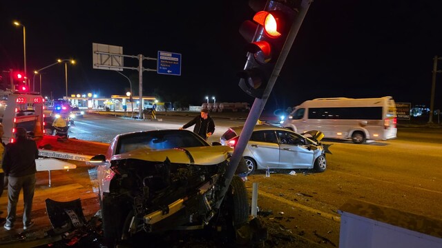 Bandırma Hastane Kavşağı'nda trafik kazası: 3 yaralı