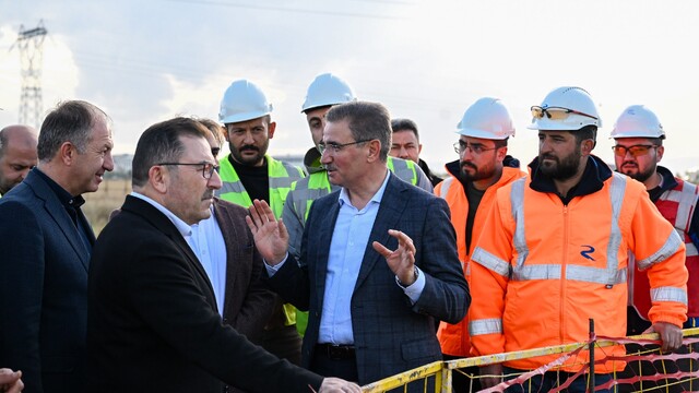 Vali Baruş ve Milletvekili Altınok'tan yeni stadyum inşaatına çıkarma