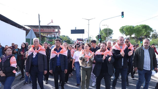 Didim Tarım Şenliği'nde 3'üncü gün geride kaldı
Tarımın emekçi kadınları traktörleriyle Didim'de buluştu