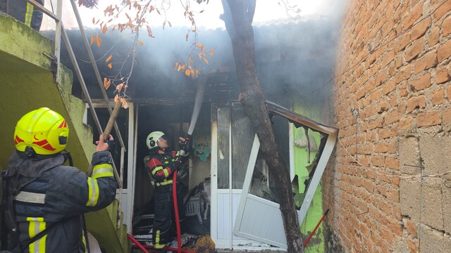 Elektrikli battaniye evi küle çevirdi, yaşlı adam son anda kurtuldu
