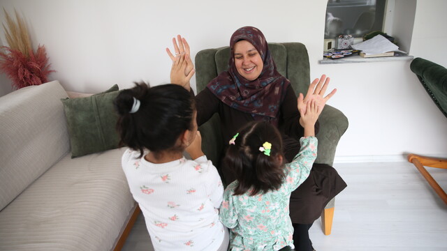 Meryem tek büyümesin diye Berfin'e de koruyucu aile oldu