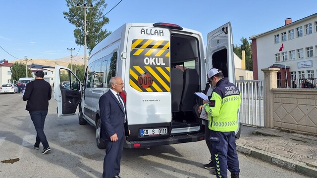 Bayburt'ta öğrenci servisleri denetlendi