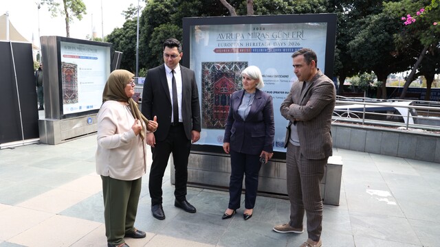 Döşemealtı halılarının hikayesi Cumhuriyet Meydanı'nda