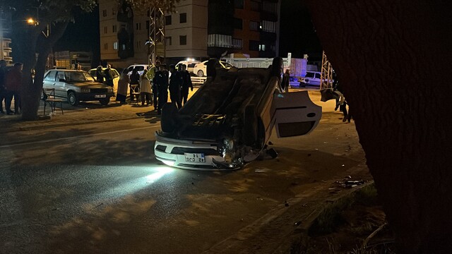 Konya'da iki otomobil çarpıştı: 1 araç takla attı