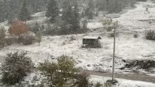 Kastamonu'da yüksek rakımlı yerleşim yerleri beyaza büründü