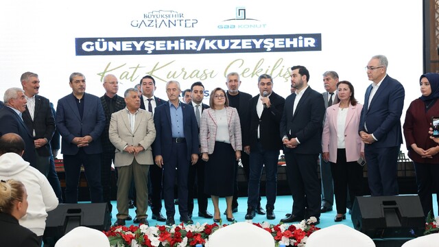 Gaziantep Büyükşehir'den muhtarlara destek sürüyor
Fatma Şahin, Muhtarlar Günü kapsamında buluşma gerçekleştirdi