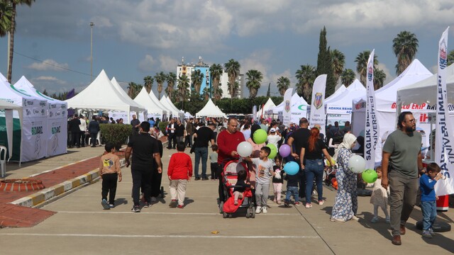 Adana'da aileler bağımlılığa karşı festivalde buluştu