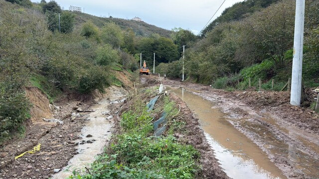 Barajın suyu taştı, mahalleyi sel bastı (2)