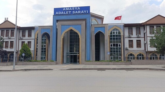 Akranlarını kurusıkı tabancayla tehdit eden çocuğa, konutu terk etmeme kararı