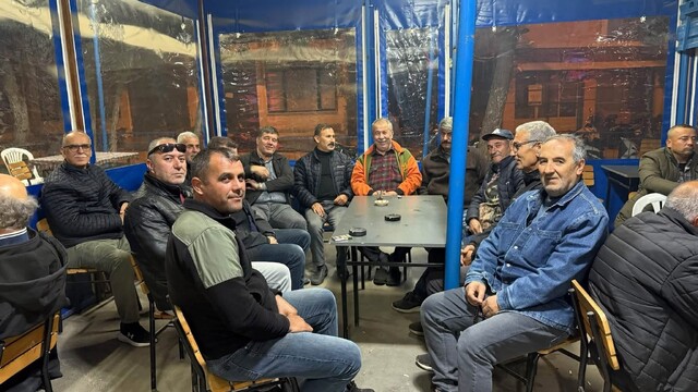 Gömeç de MHP İlçe yönetimi zeytincilerle bir araya geldi