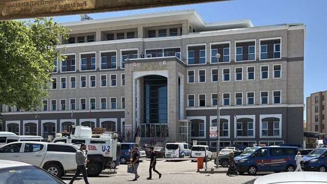 8 yaşındaki çocuğa ütüyle işkence iddiasında üvey anne ve 2 kişi tutuklandı