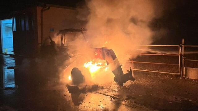 Kırklareli'de iş makinesi alev alev yandı