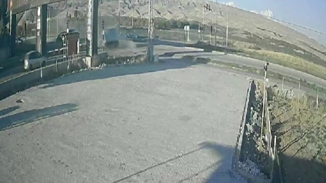 Malatya'da 1'i ağır 3 kişinin yaralandığı kazanın görüntüleri ortaya çıktı