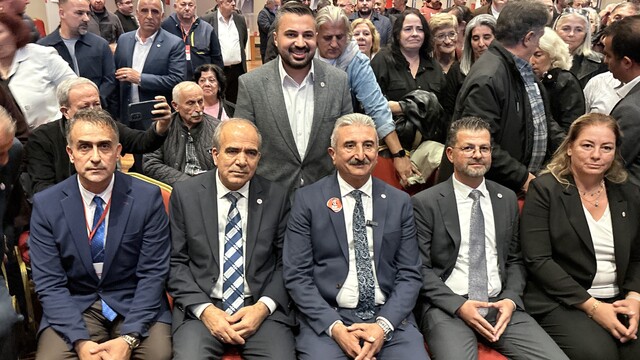 Yeni Parti Bursa'da Nihat Yeşiltaş güven tazeledi