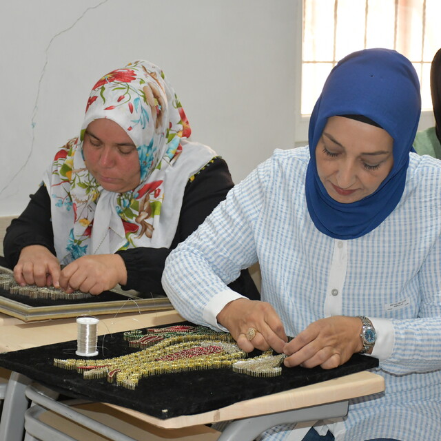 Ev hanımıyken hobi olarak katıldığı kursta usta öğretici oldu