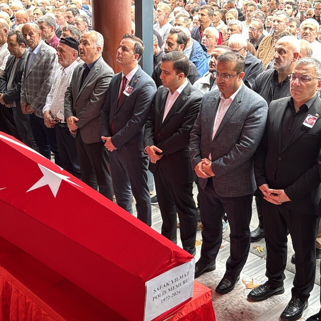 Rize'de hayatını kaybeden polis memuru Şafak Yılmaz son yolculuğuna uğurlan...