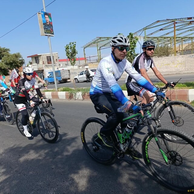 İran'da öldürülen çocuklar için 2 bin 865 kilometre pedal çevirdiler