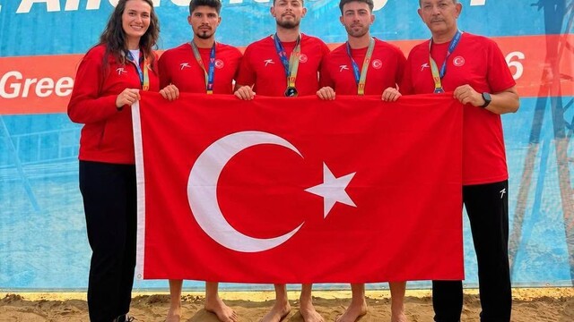 Erzincanlı milli sporcuların yer aldığı Türkiye, Air Badminton'da Avrupa ikincisi oldu