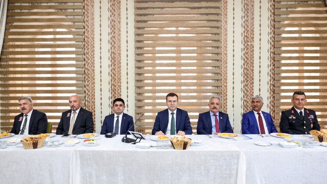 Niğde Valisi Akmeşe, kentteki muhtarlarla buluştu