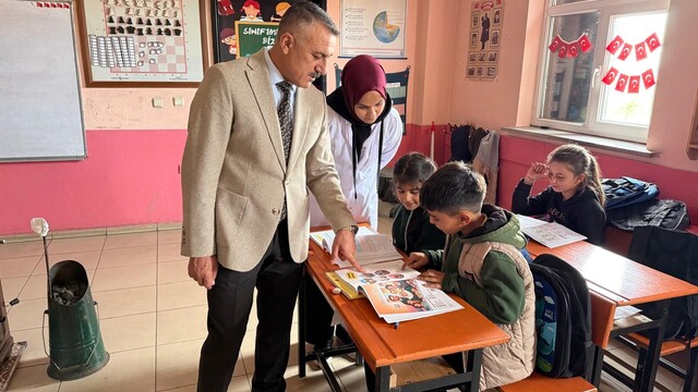 Patnos Gazeteciler Cemiyeti'nden öğrencilerine çanta ve kırtasiye desteği