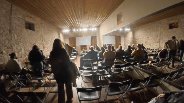 Ayvalık'ta yapay zekâ sineması rüzgârı: 65 film sinemaseverlerle buluştu
Ayvalık Ulusal Yapay Zekâ Film Festivali, Türkiye'de yapay zekâ destekli sinema üretiminin geldiği noktayı gözler önüne serdi